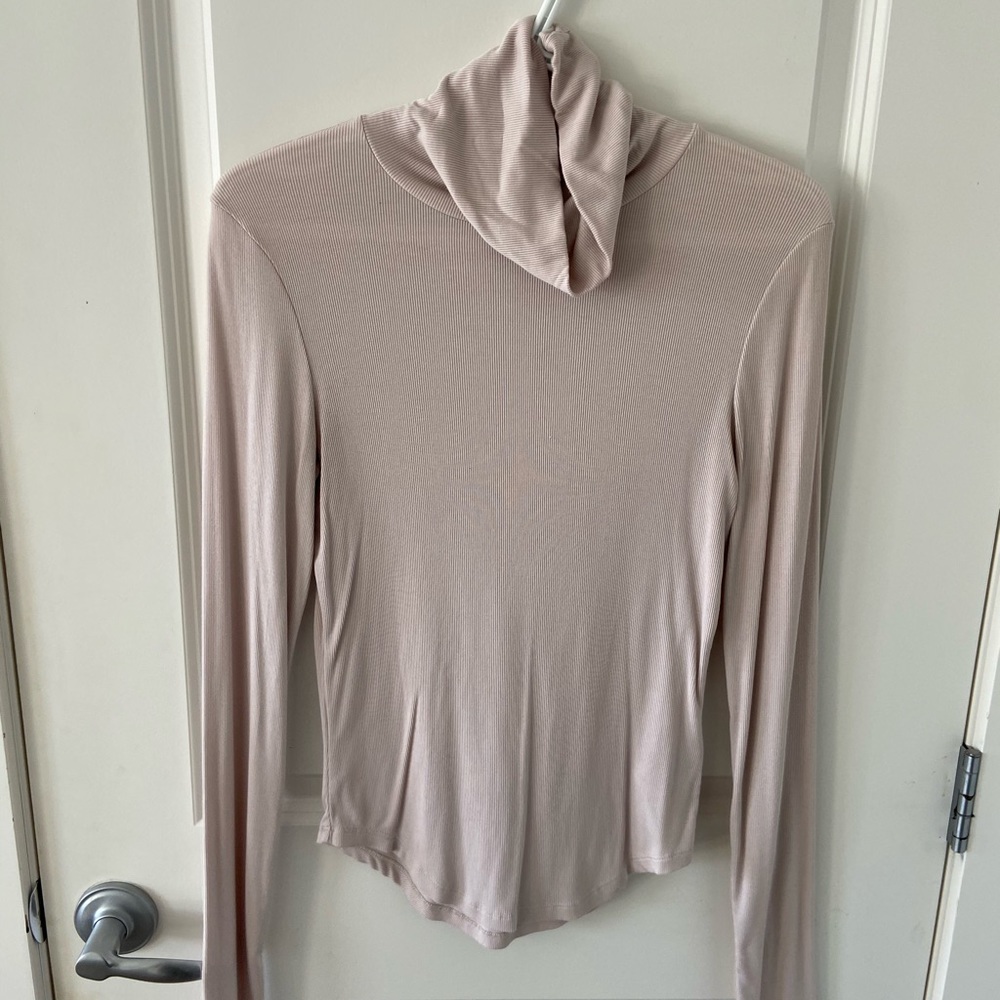 ARITZIA TOP